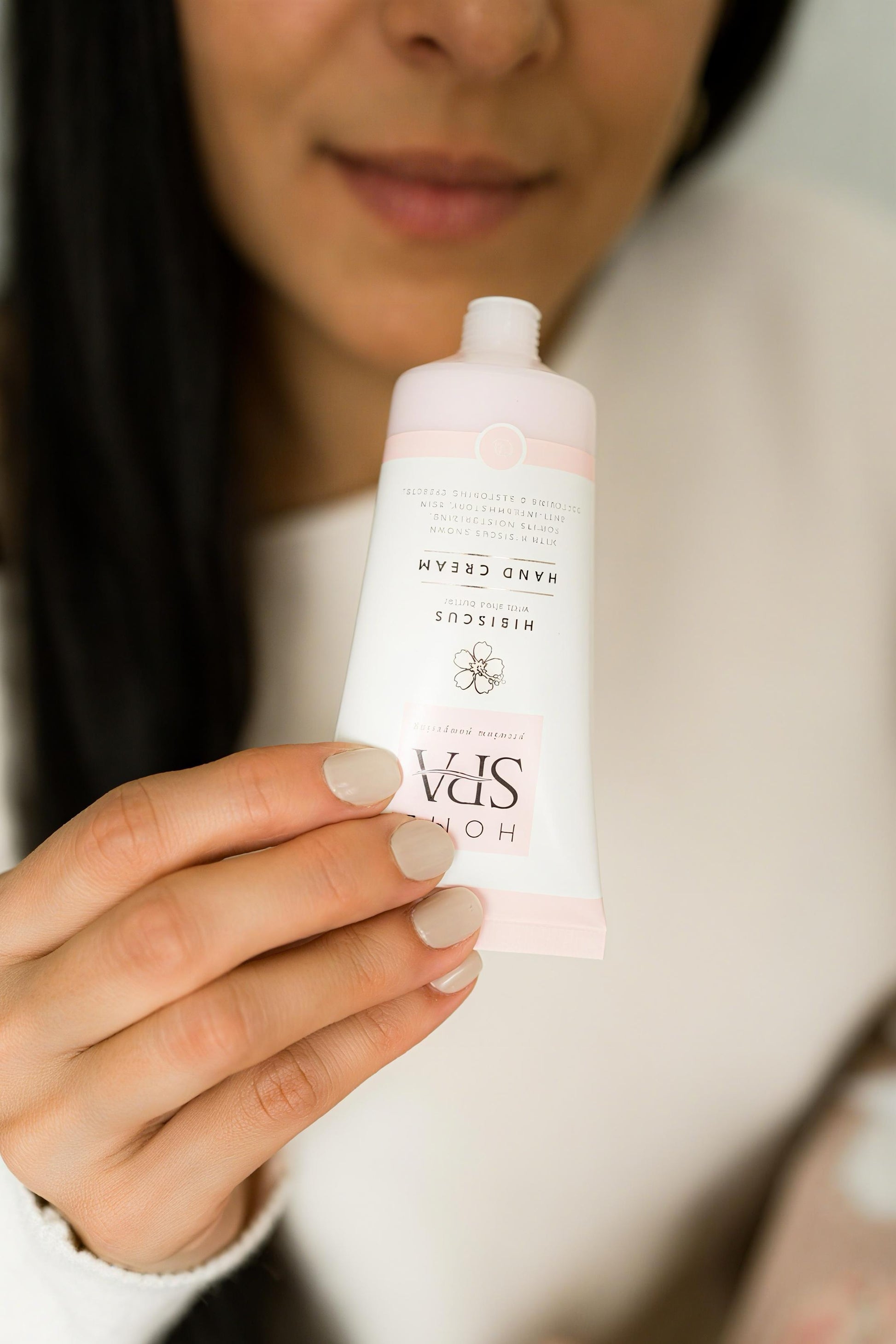 Hand- & Nagelcreme mit Hibiskusextrakt und Sheabutter